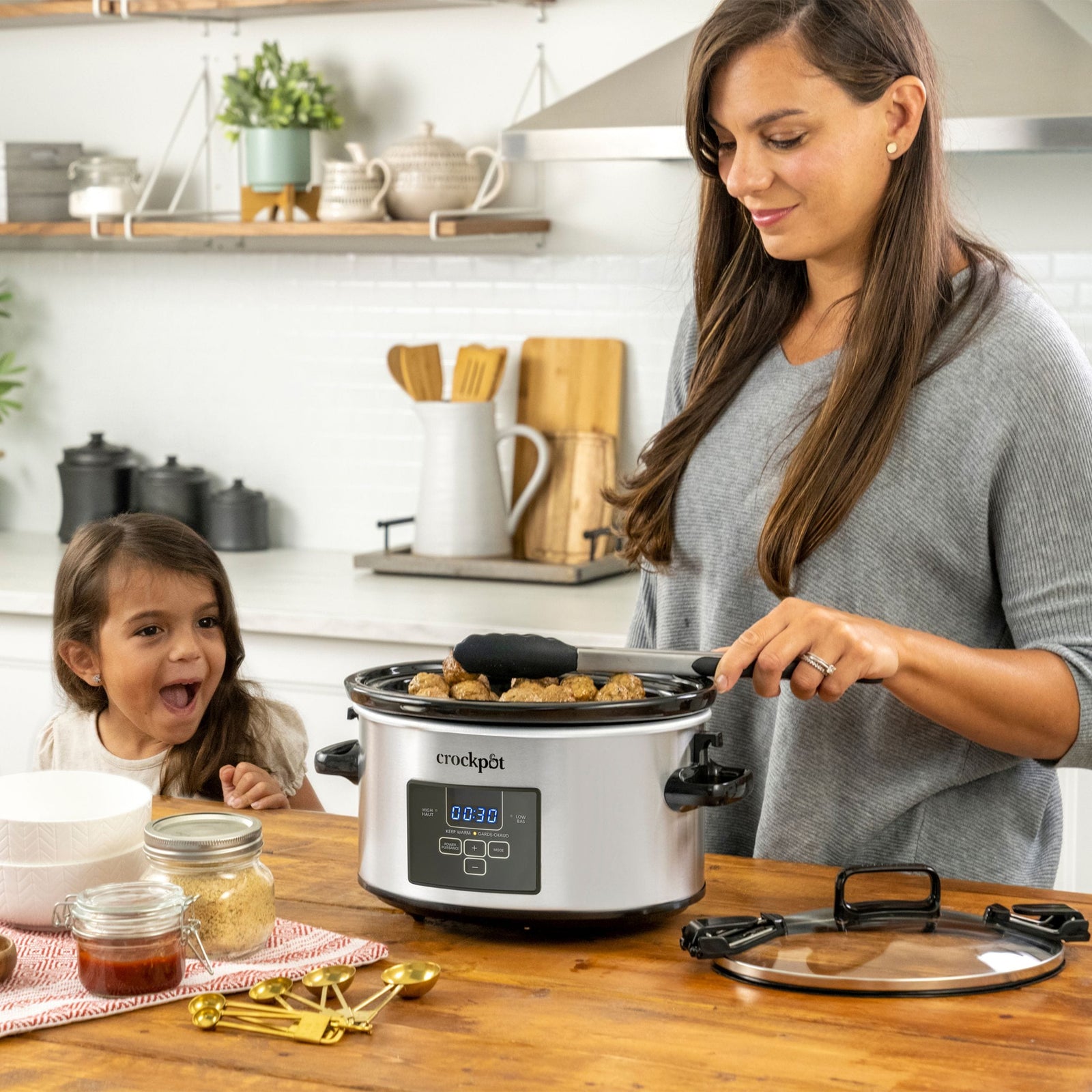 Digital Programmable Slow Cooker with Locking Lid, Feeds 4 People & More, Stainless Steel, 4-qt V8A2 - product image 5
