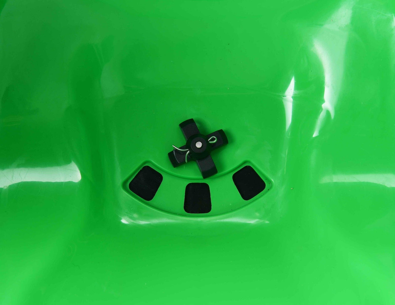 Broadcast Spreader, 15,000 sq. ft. J6X1 - product image 5