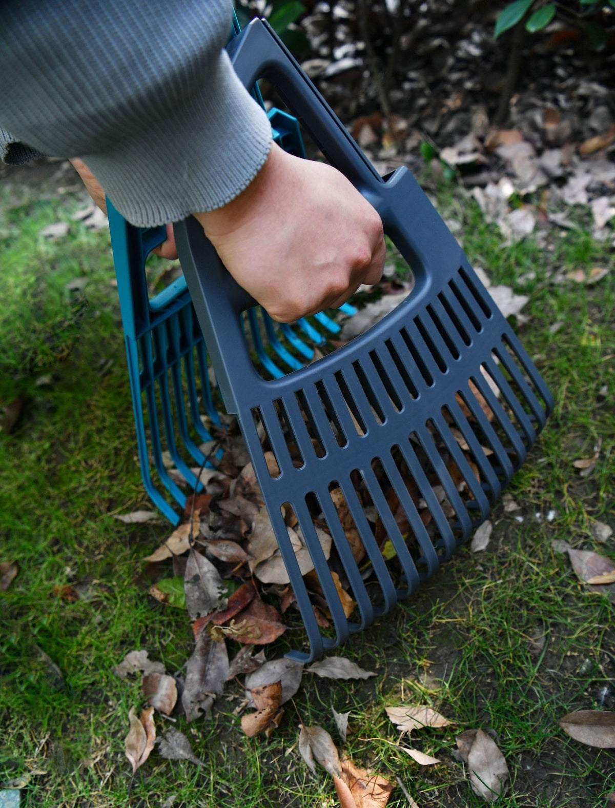 3-in-1 30-Tine Leaf Rake with Fibreglass Shaft, 24-1/2-in Wide L5Y5 - product image 3